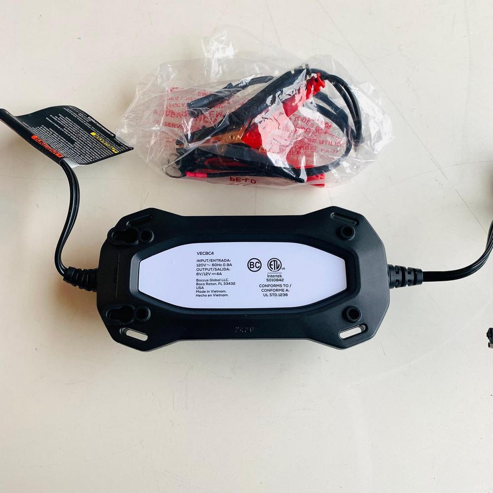 1600 Peak Amp Automotive Lithium Jump Starter, Portable Power - 15W USB-A & USB-C (SS16LV) 1600 Peak Amp Automotive Lithium Jump Starter, Portable Power - 15W USB-A & USB-C (SS16LV)